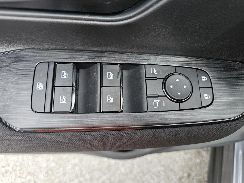 new 2025 Nissan Kicks car, priced at $24,489