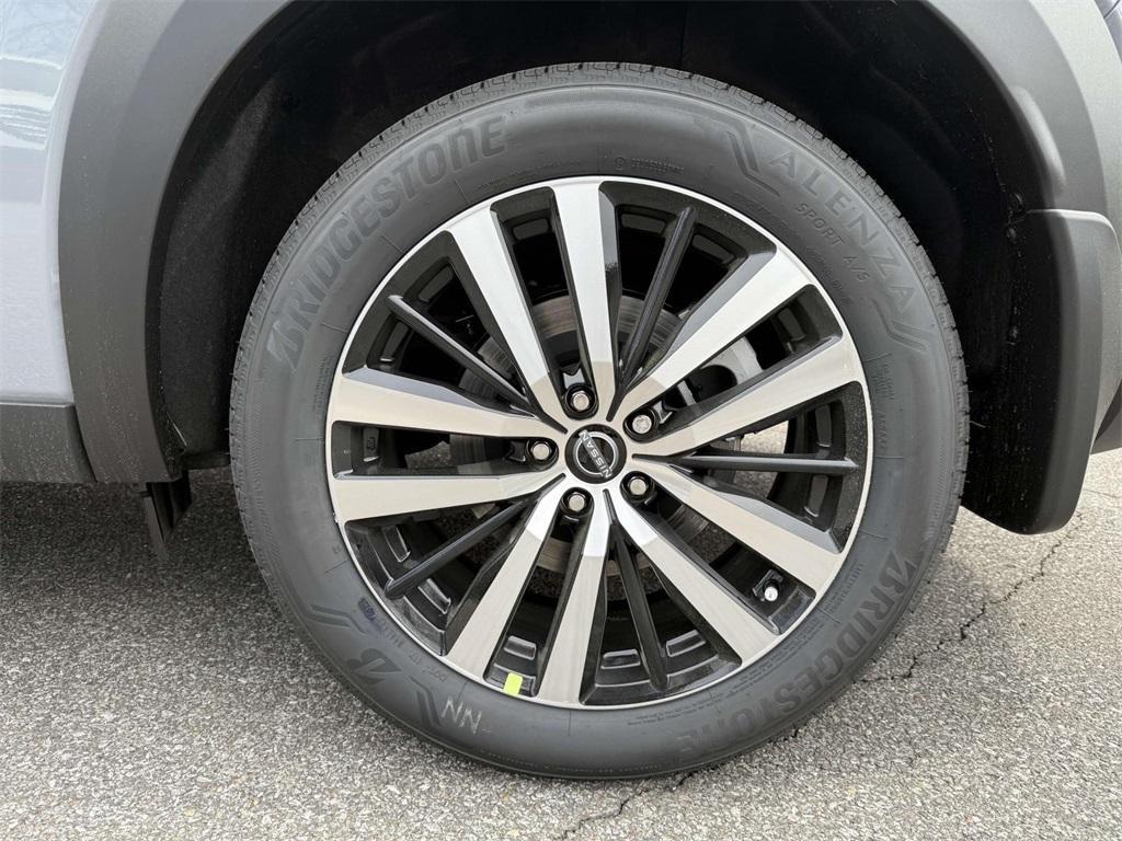 new 2025 Nissan Pathfinder car, priced at $48,318