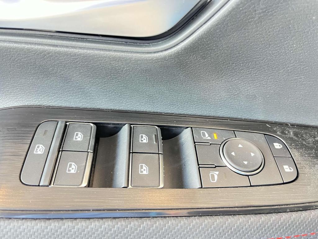 new 2025 Nissan Kicks car, priced at $28,155