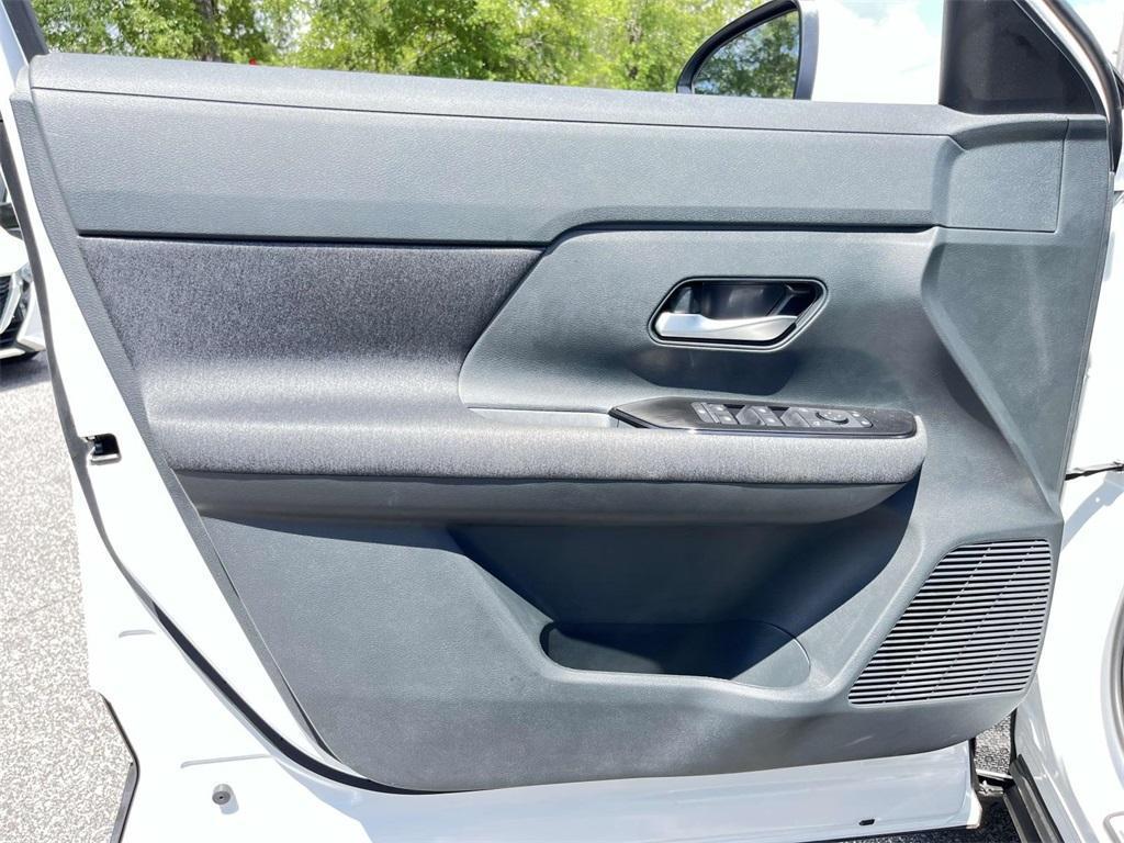 new 2025 Nissan Kicks car, priced at $23,762