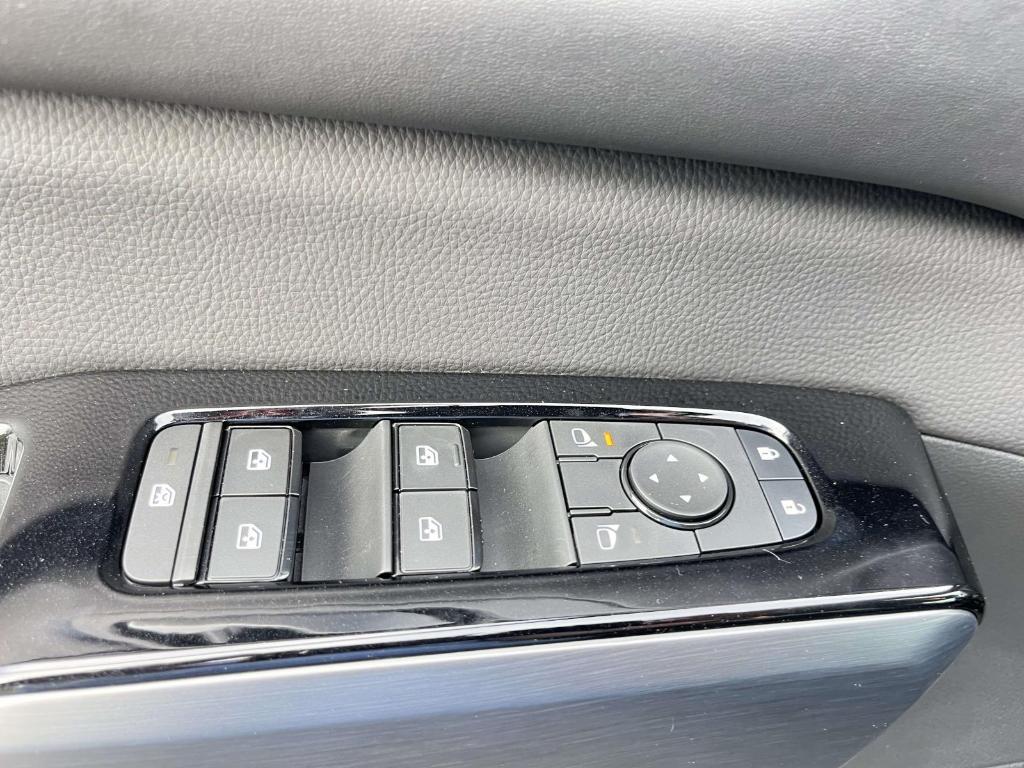 new 2025 Nissan Pathfinder car, priced at $39,275