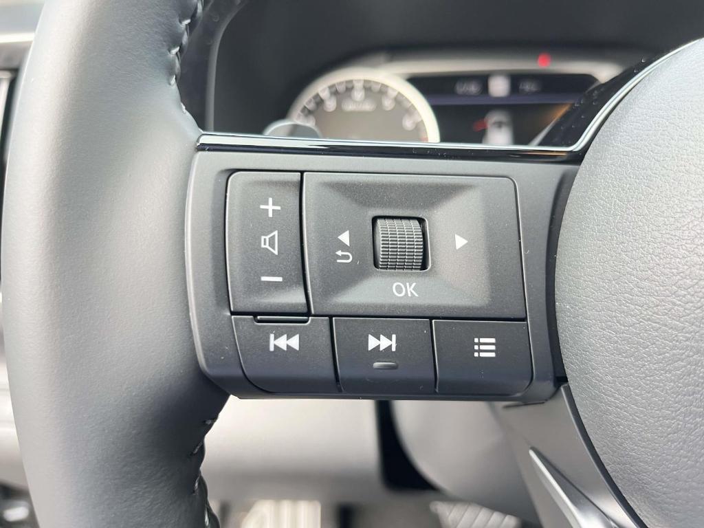 new 2025 Nissan Pathfinder car, priced at $39,275