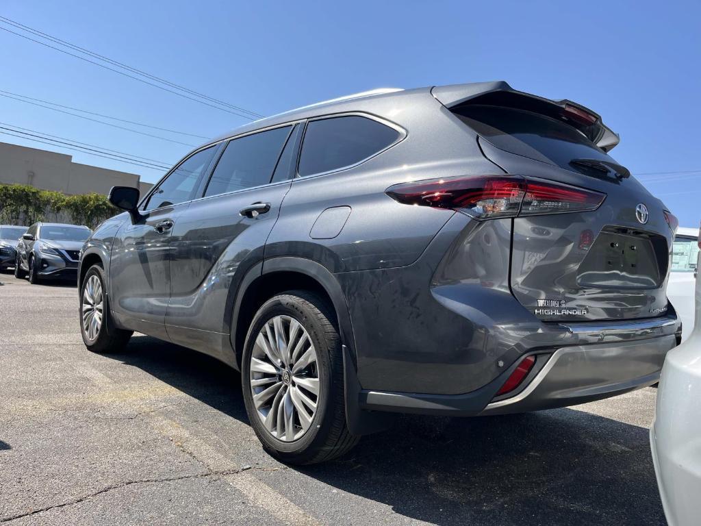 used 2025 Toyota Highlander car