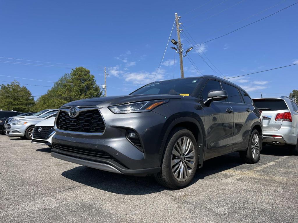 used 2025 Toyota Highlander car