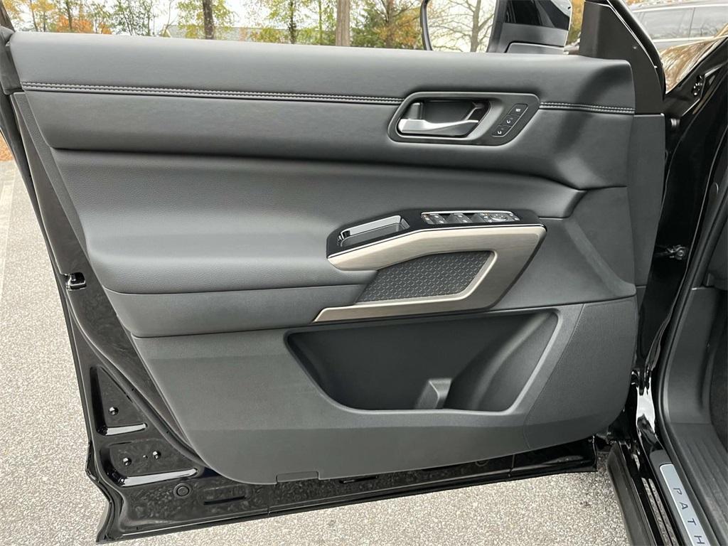 new 2025 Nissan Pathfinder car, priced at $48,341