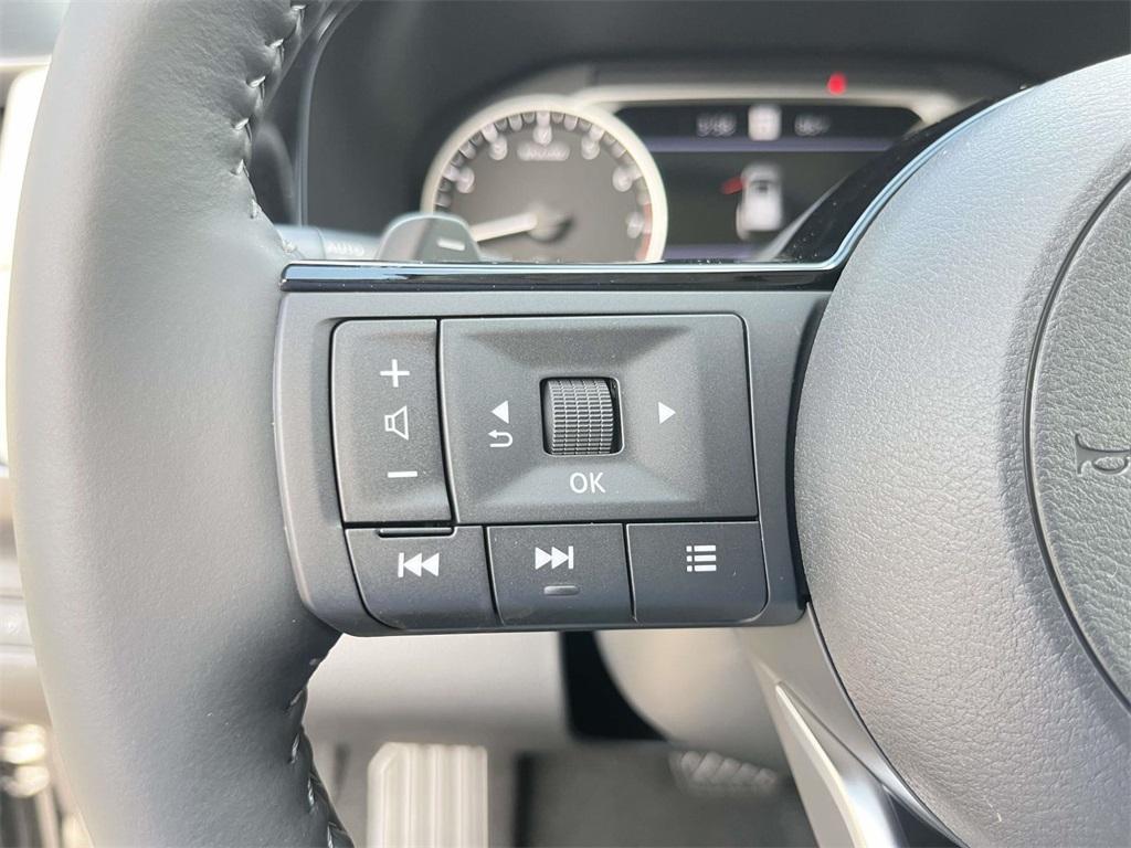 new 2025 Nissan Pathfinder car, priced at $40,721