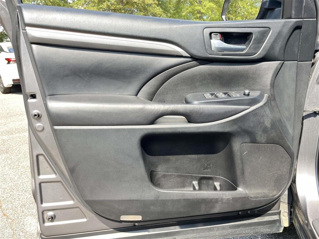 used 2018 Toyota Highlander car, priced at $16,565
