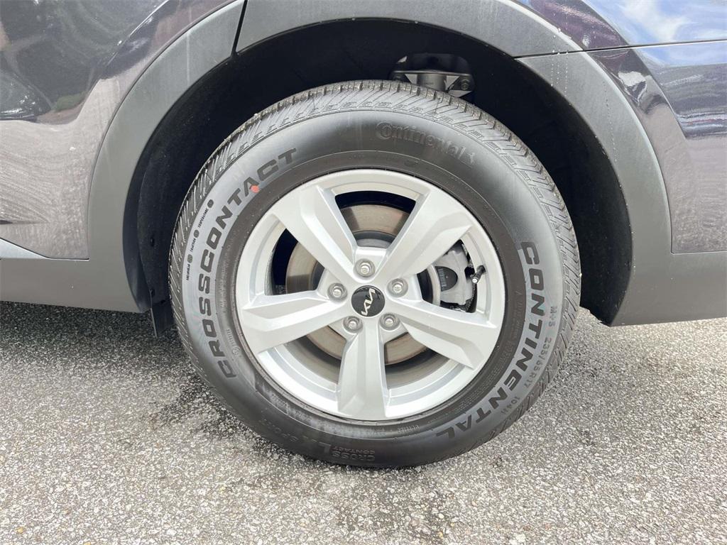 used 2025 Kia Sorento car, priced at $29,695