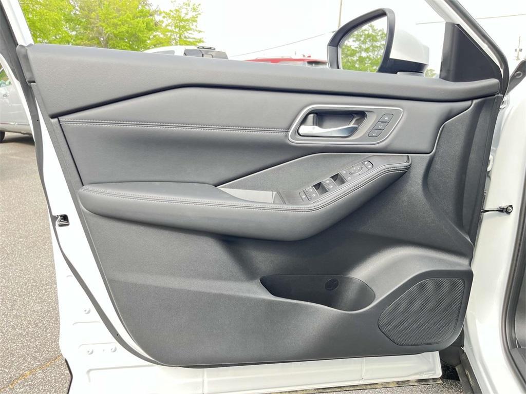 new 2025 Nissan Rogue car, priced at $39,751