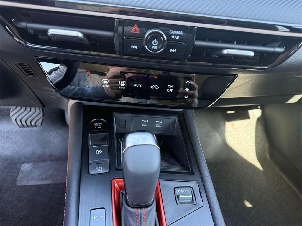 new 2025 Nissan Kicks car, priced at $26,431