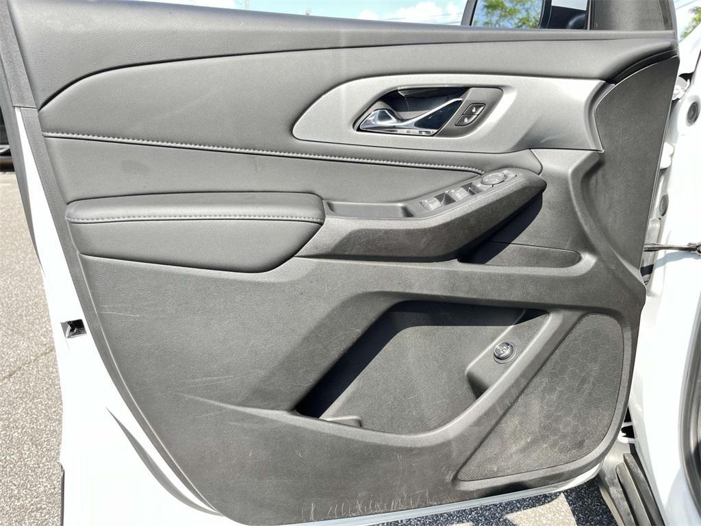 used 2022 Chevrolet Traverse car, priced at $29,685
