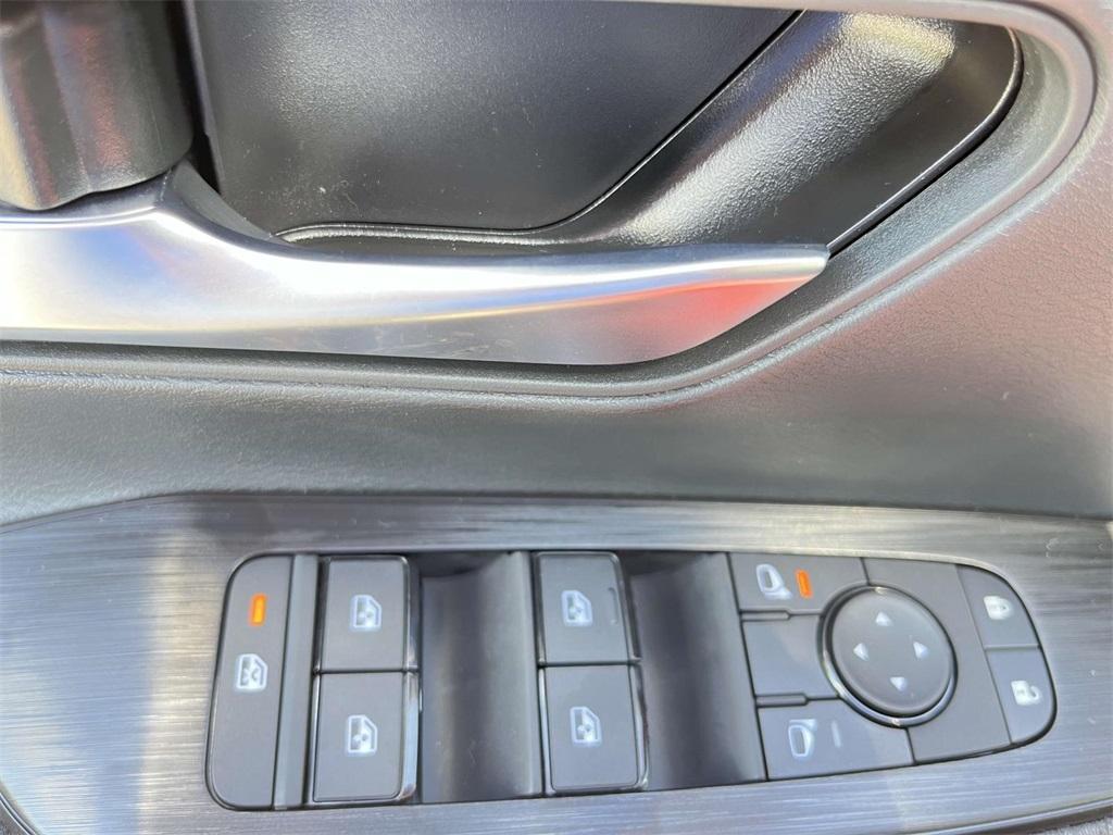 new 2025 Nissan Kicks car, priced at $27,222