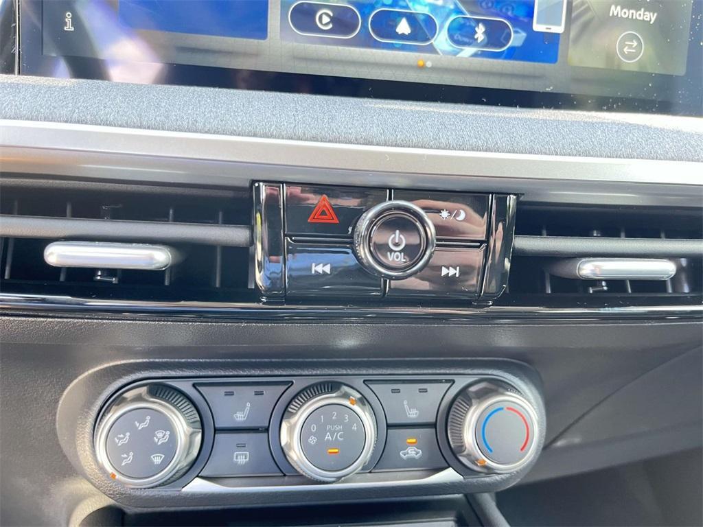 new 2025 Nissan Kicks car, priced at $27,222