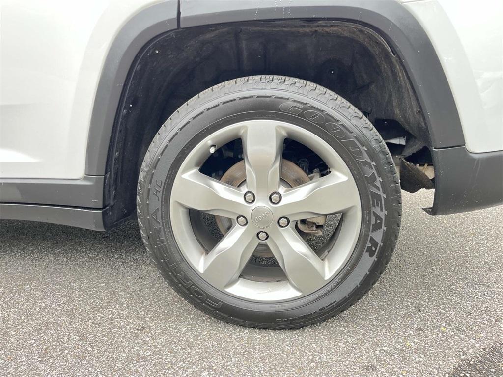 used 2023 Jeep Grand Cherokee car, priced at $29,285