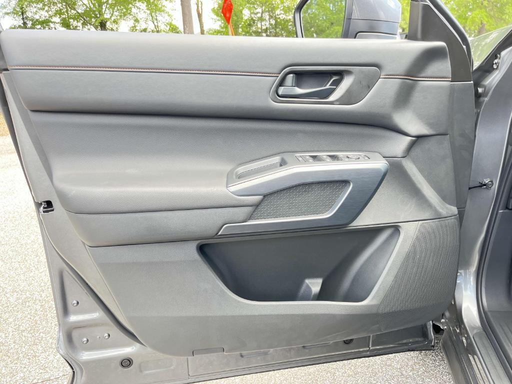 new 2025 Nissan Pathfinder car, priced at $42,663