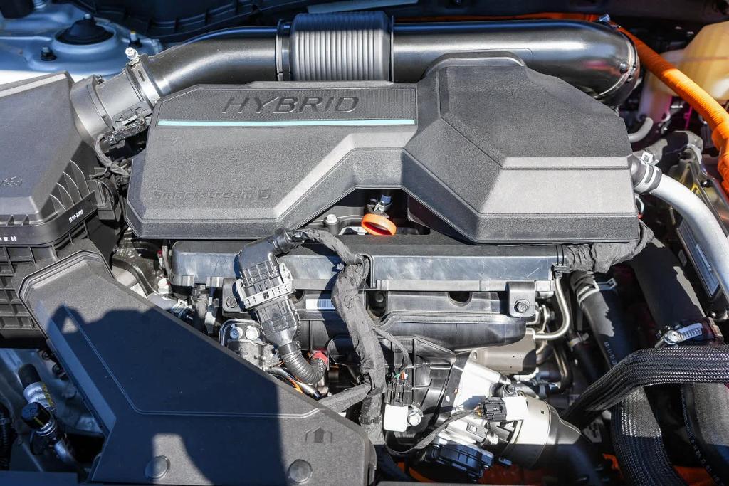 new 2025 Hyundai TUCSON Hybrid car, priced at $37,610