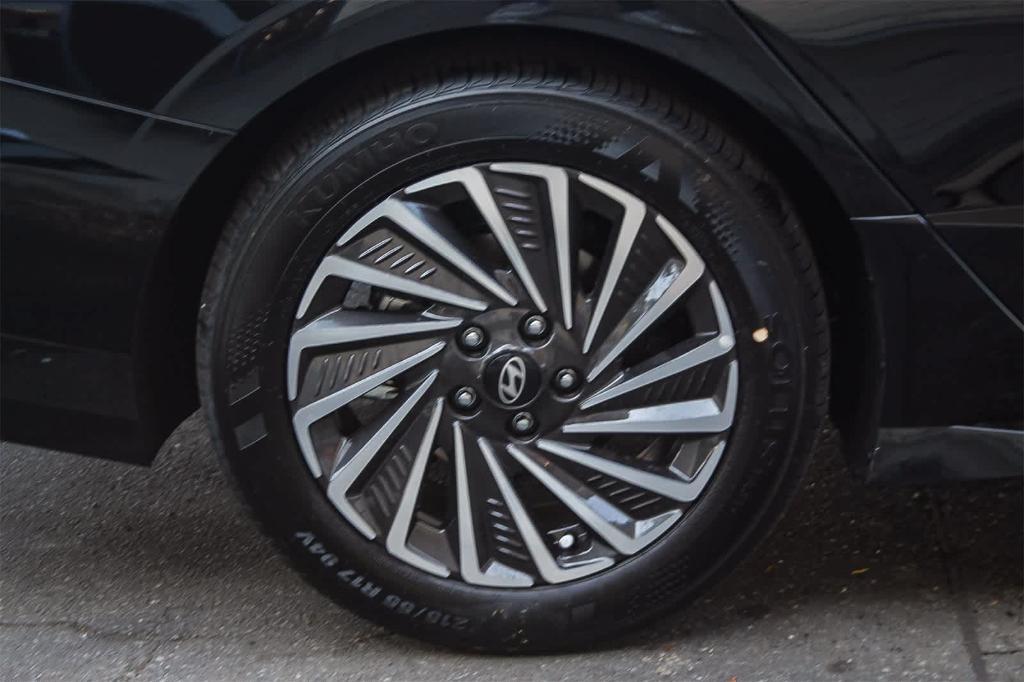 new 2025 Hyundai Sonata Hybrid car, priced at $36,487