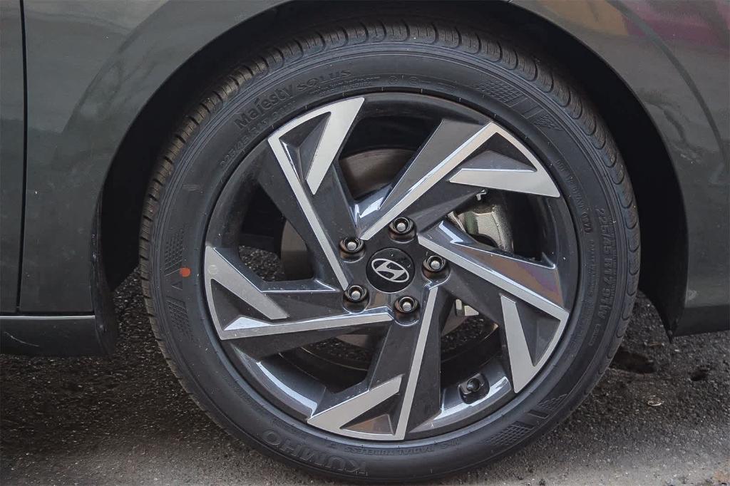 new 2025 Hyundai Elantra car, priced at $24,420