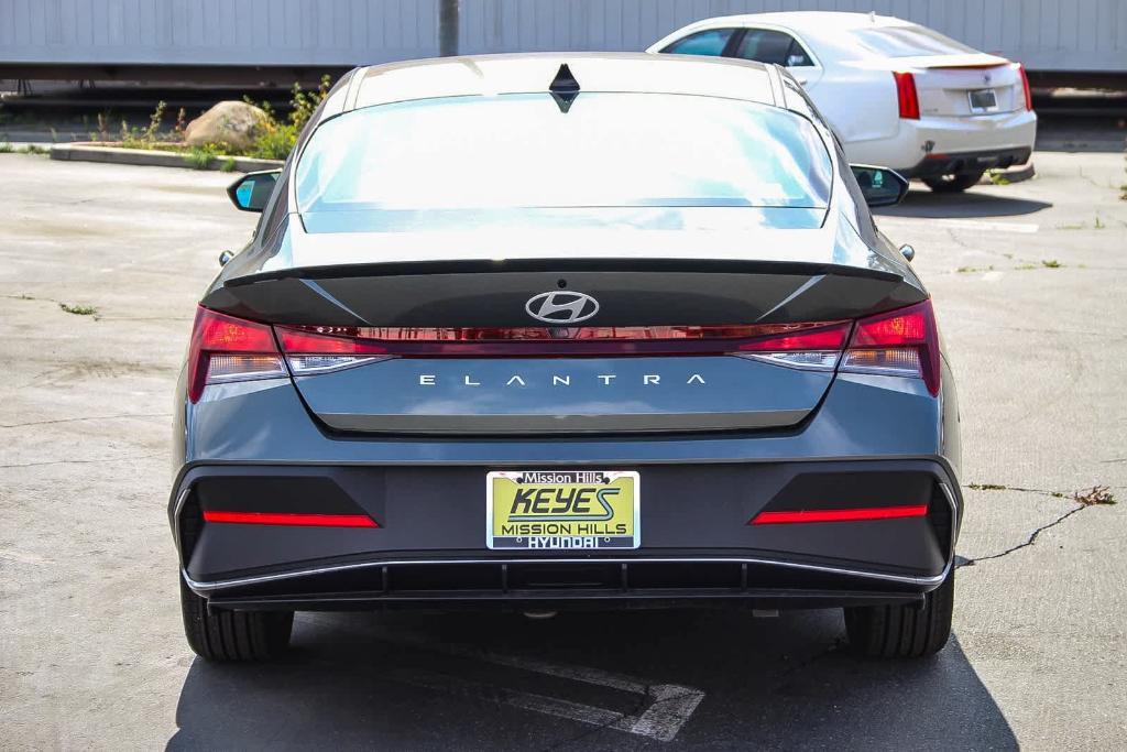 new 2025 Hyundai Elantra car