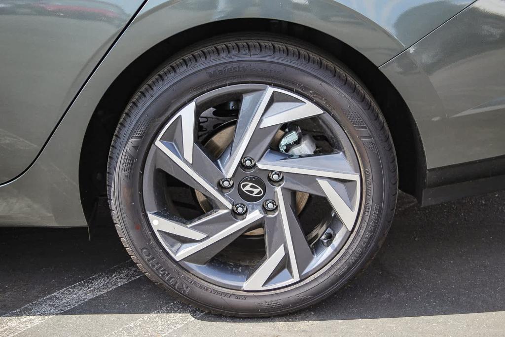 new 2025 Hyundai Elantra car