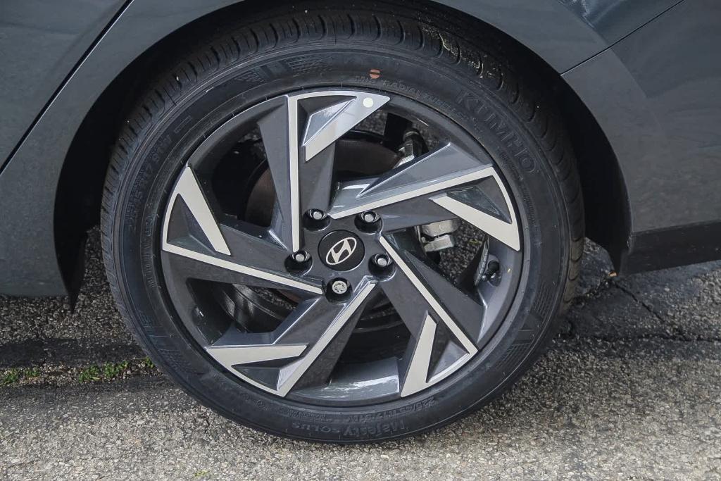 new 2025 Hyundai Elantra car, priced at $24,420
