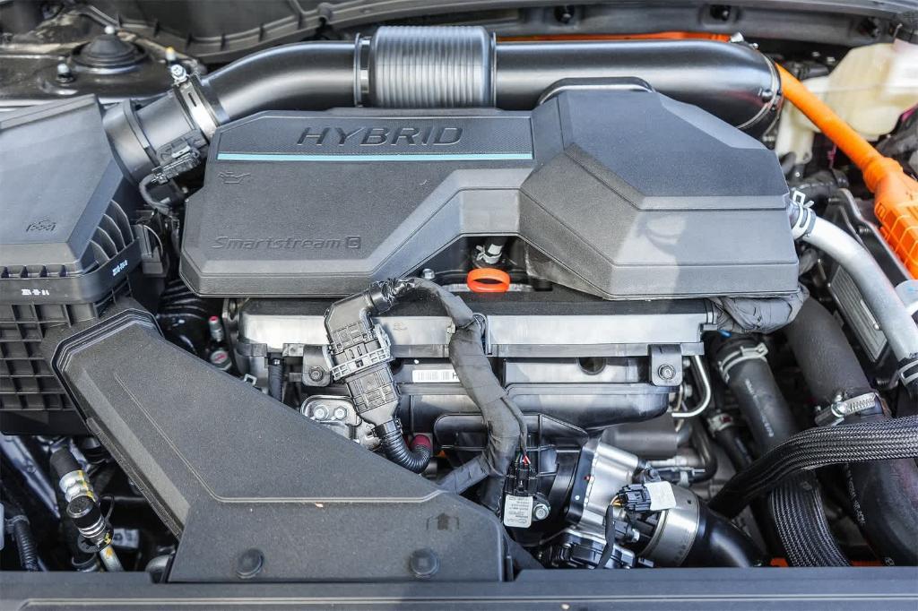 new 2025 Hyundai TUCSON Hybrid car, priced at $42,552