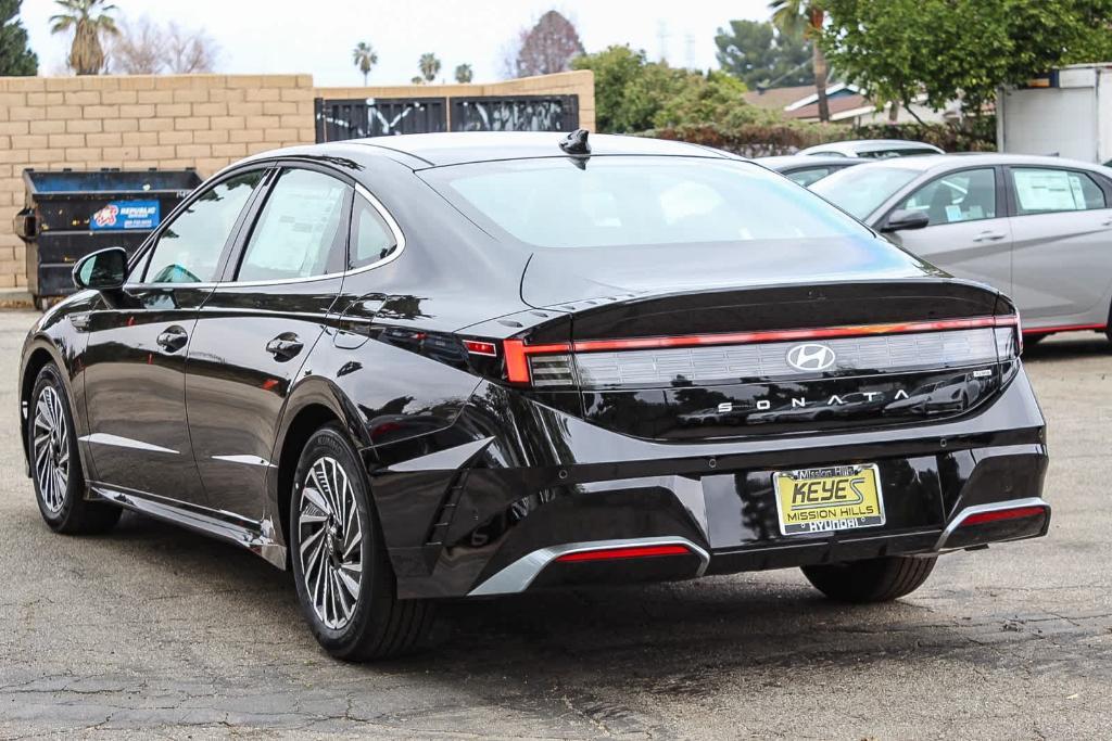 new 2025 Hyundai Sonata Hybrid car, priced at $35,419