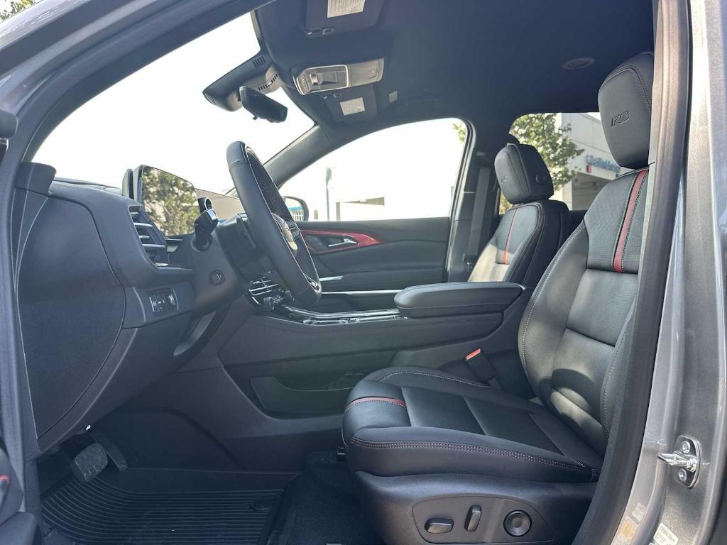 new 2025 Chevrolet Traverse car, priced at $51,460