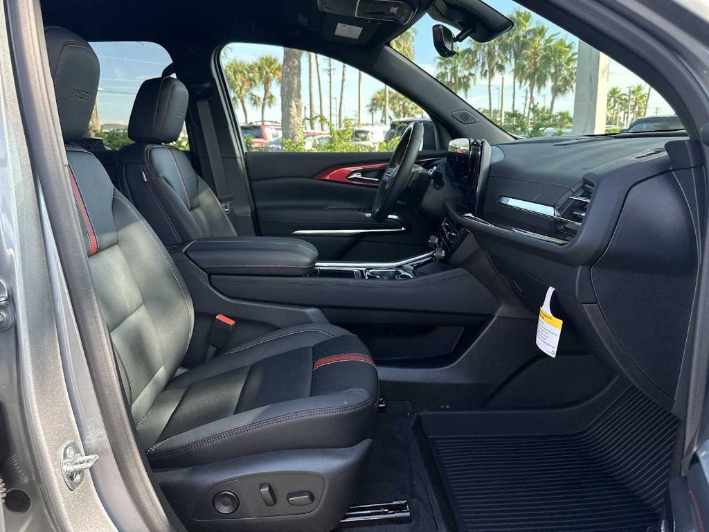 new 2025 Chevrolet Traverse car, priced at $51,460