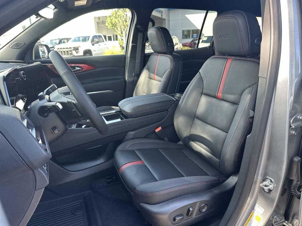 new 2025 Chevrolet Traverse car, priced at $51,460