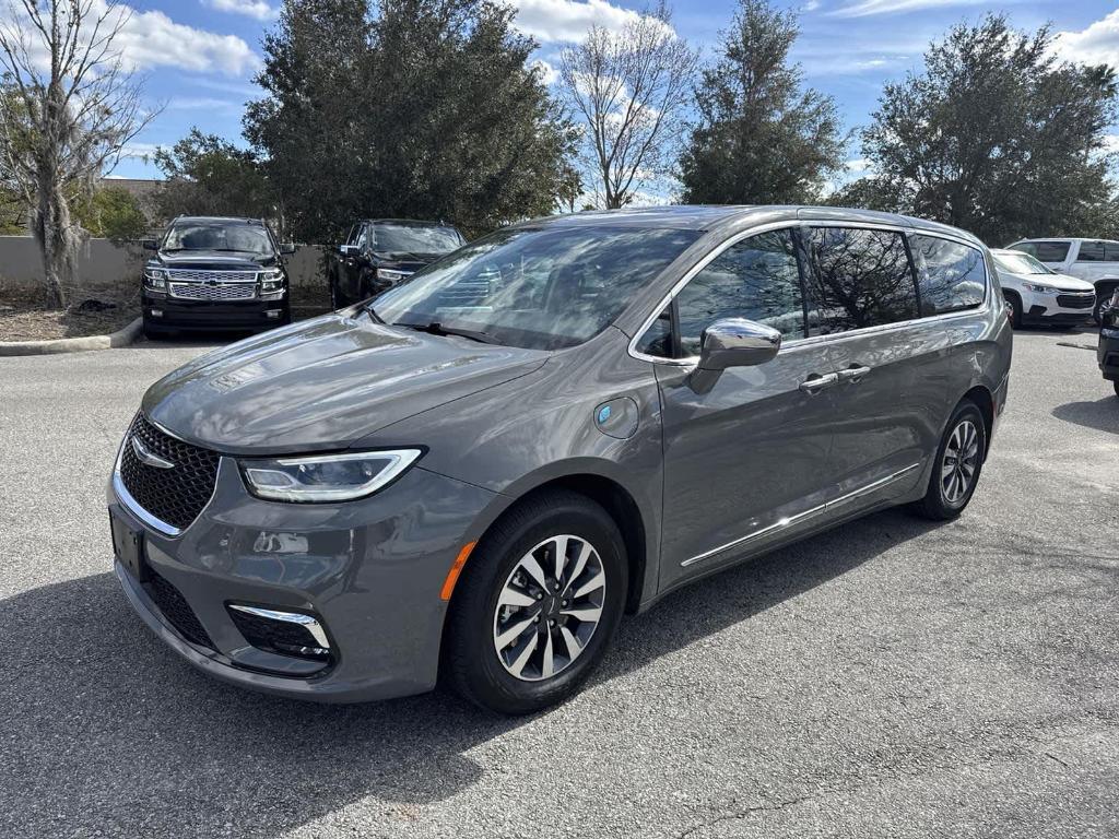 used 2022 Chrysler Pacifica Hybrid car, priced at $24,997