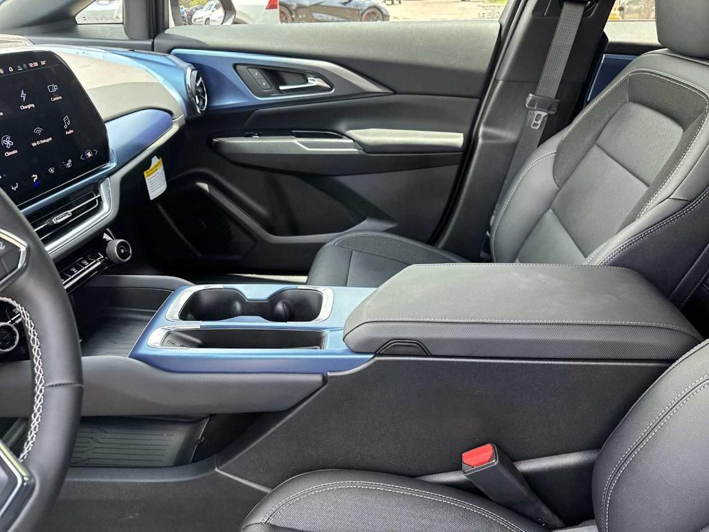 new 2025 Chevrolet Equinox EV car, priced at $37,885