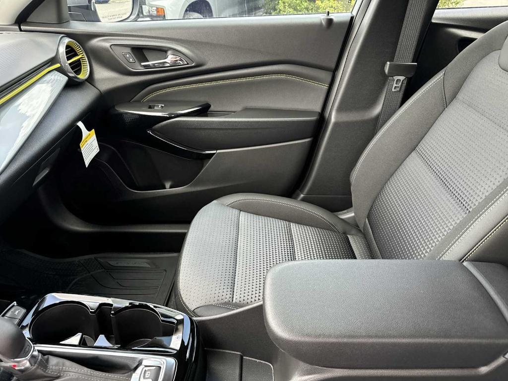 new 2025 Chevrolet Trax car, priced at $25,275