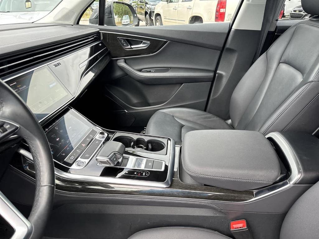 used 2024 Audi Q7 car, priced at $39,997