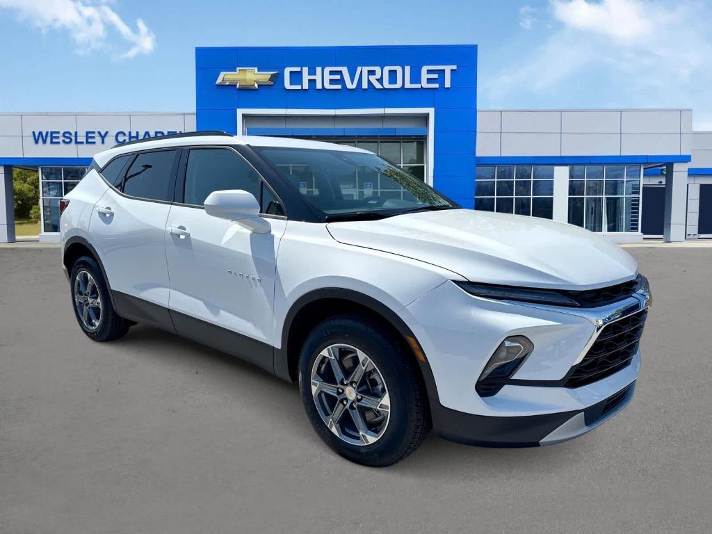 new 2025 Chevrolet Blazer car, priced at $32,185
