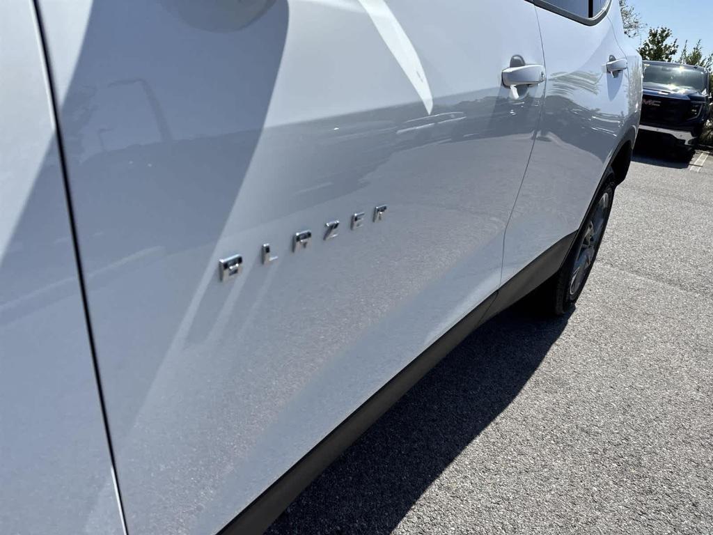 new 2025 Chevrolet Blazer car, priced at $32,185