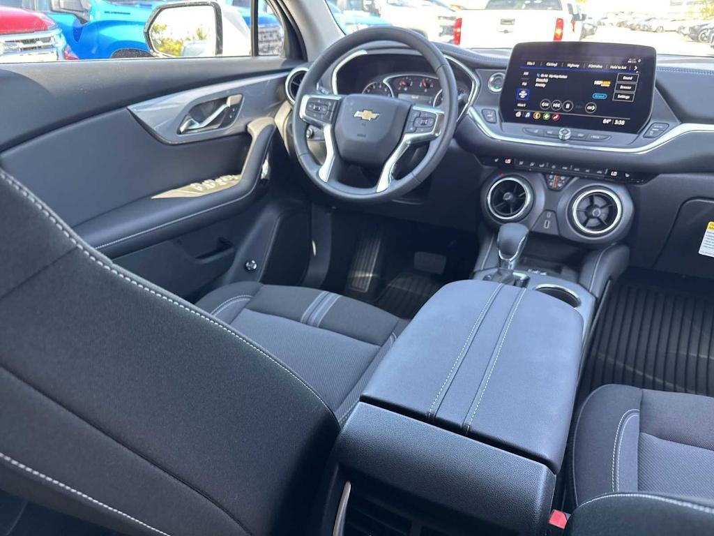 new 2025 Chevrolet Blazer car, priced at $32,185
