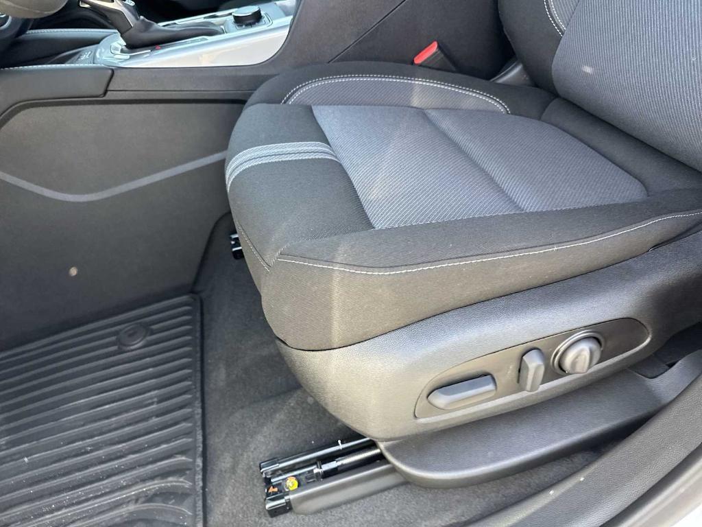 new 2025 Chevrolet Blazer car, priced at $32,185