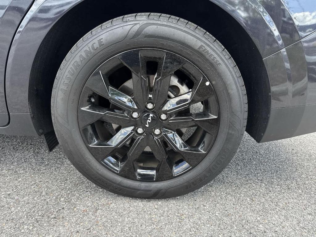used 2024 Kia Carnival car, priced at $39,997