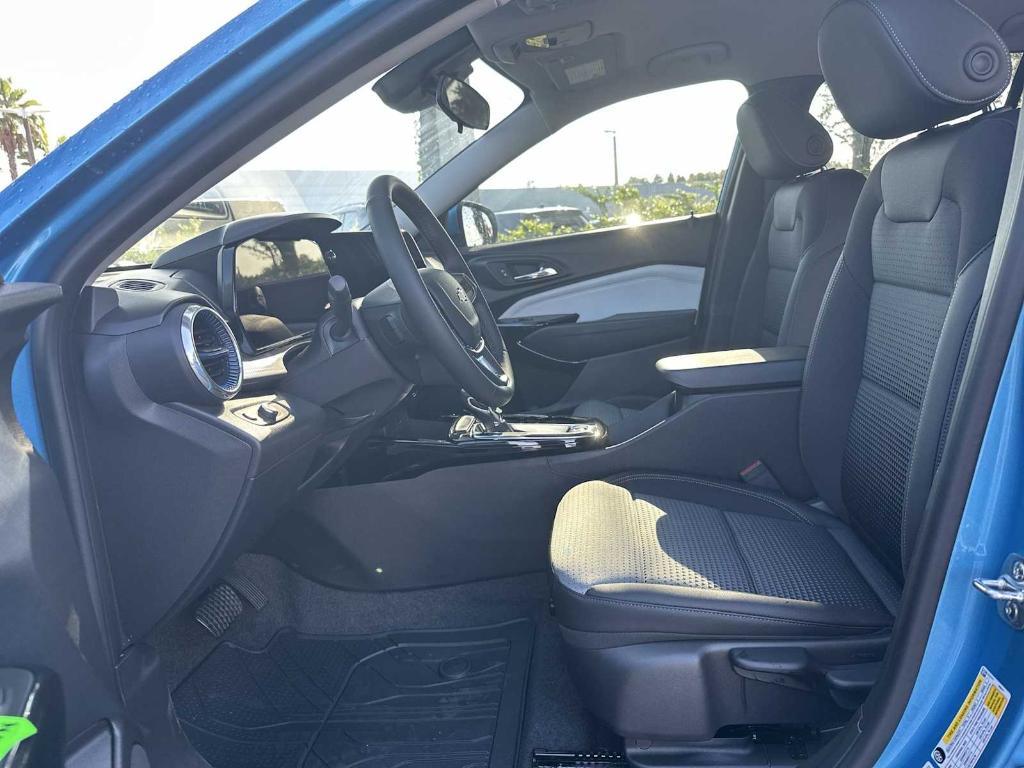 new 2025 Chevrolet Trax car, priced at $22,215