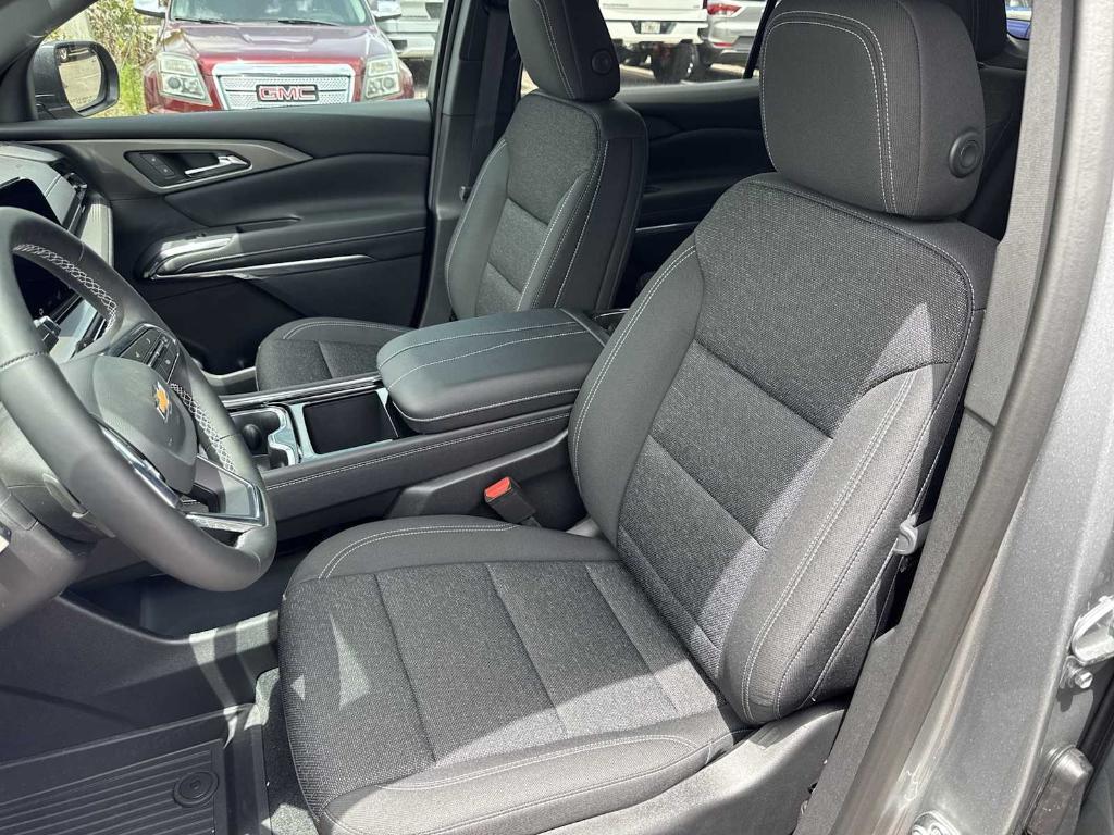 new 2025 Chevrolet Traverse car, priced at $40,645