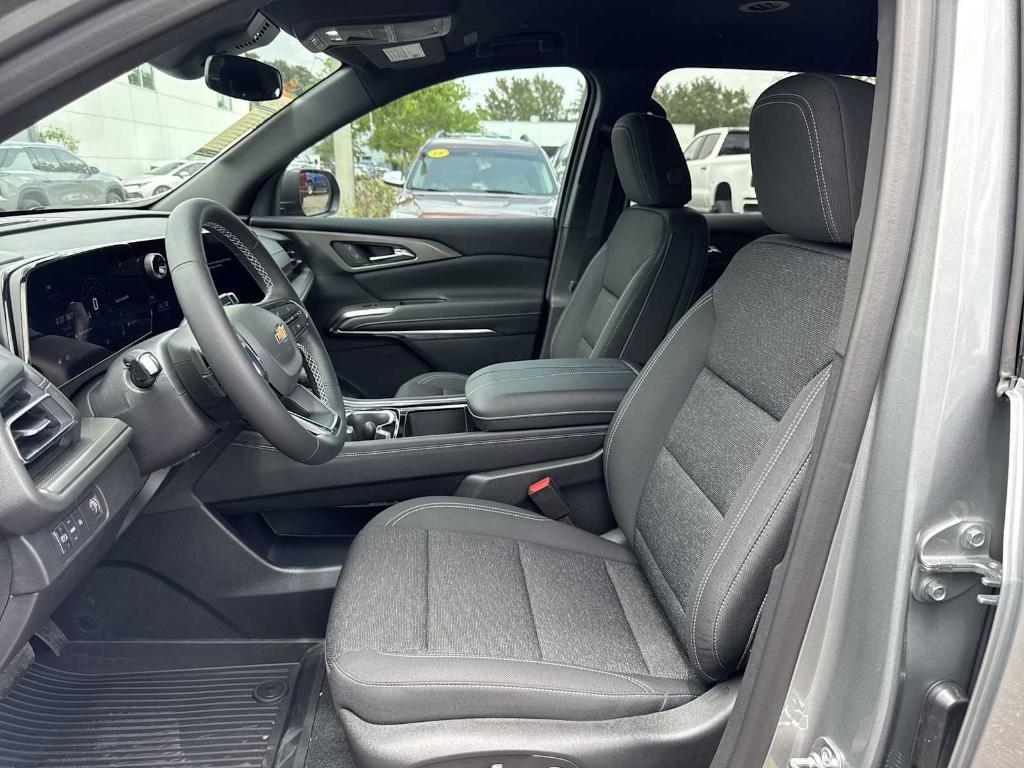 new 2025 Chevrolet Traverse car, priced at $40,645