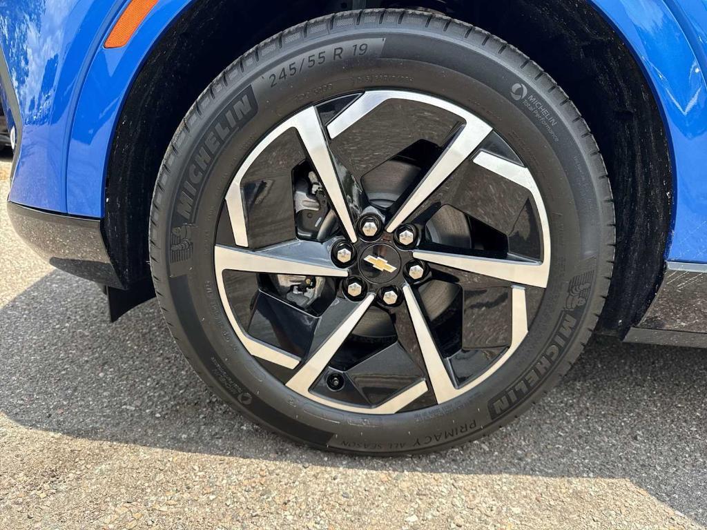 new 2025 Chevrolet Equinox EV car, priced at $34,440