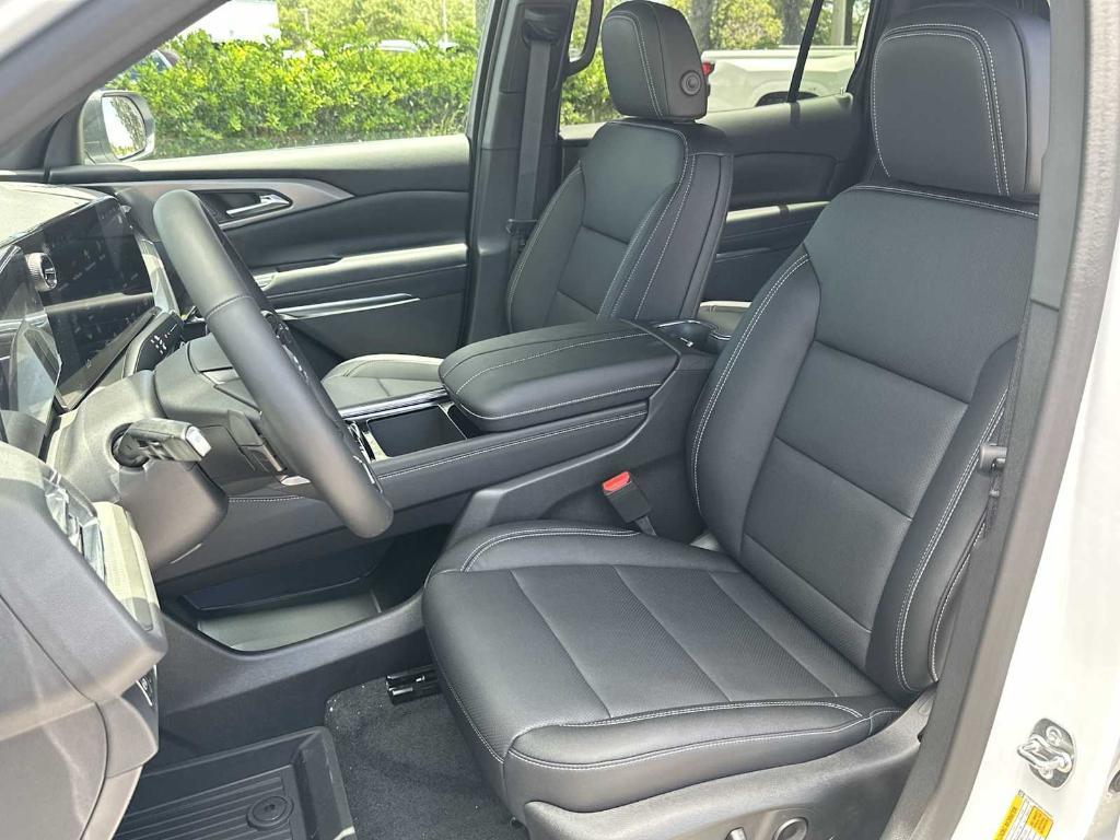 new 2025 Chevrolet Traverse car, priced at $42,345