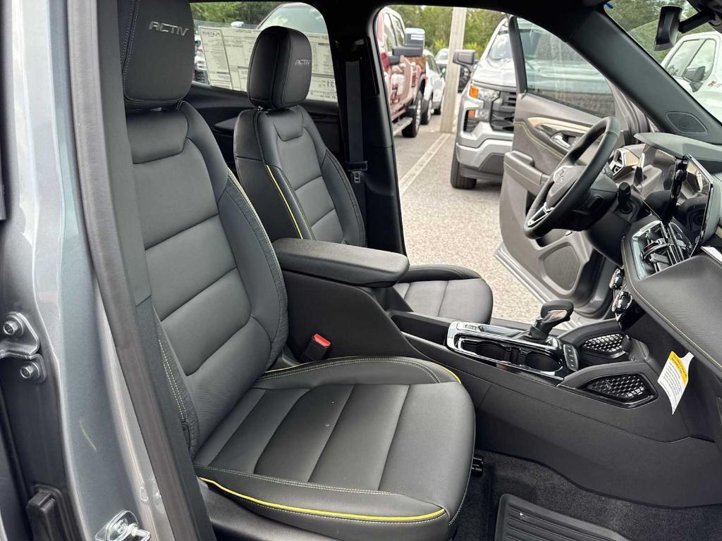 new 2025 Chevrolet TrailBlazer car, priced at $24,380