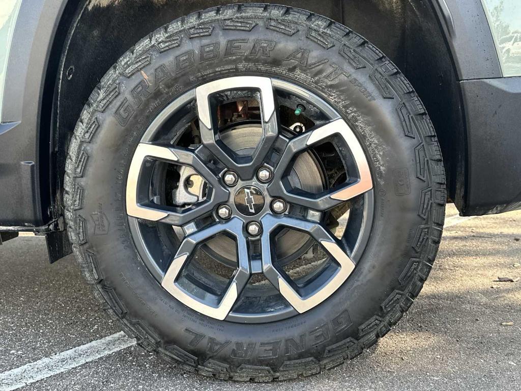 new 2026 Chevrolet Equinox car, priced at $32,015