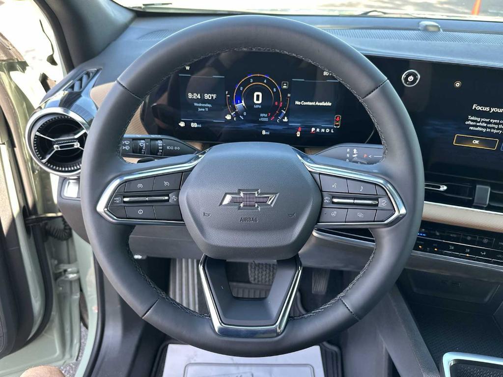 new 2026 Chevrolet Equinox car, priced at $32,015