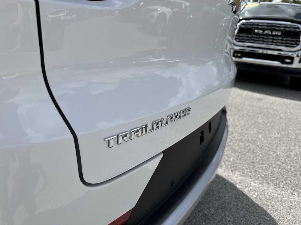 new 2025 Chevrolet TrailBlazer car, priced at $24,270