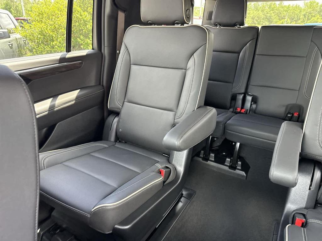 new 2025 Chevrolet Suburban car, priced at $78,620