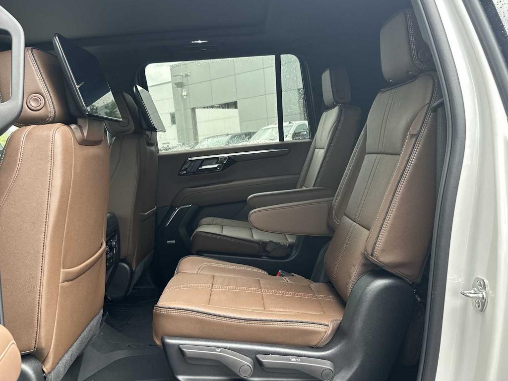 new 2025 Chevrolet Suburban car, priced at $98,015